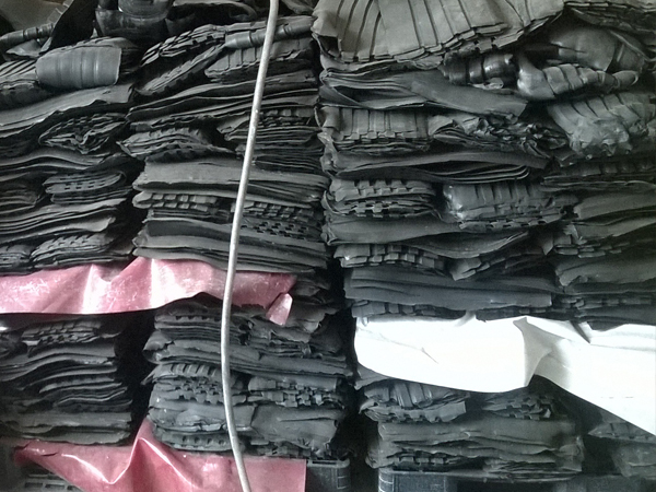 Gummiblandinger fremstillingsproces i KOS-PLAST fabrik